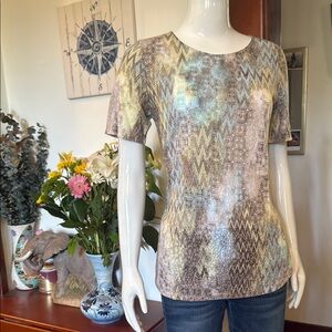NWT northern reflections size small light Patterned Short Sleeve Top